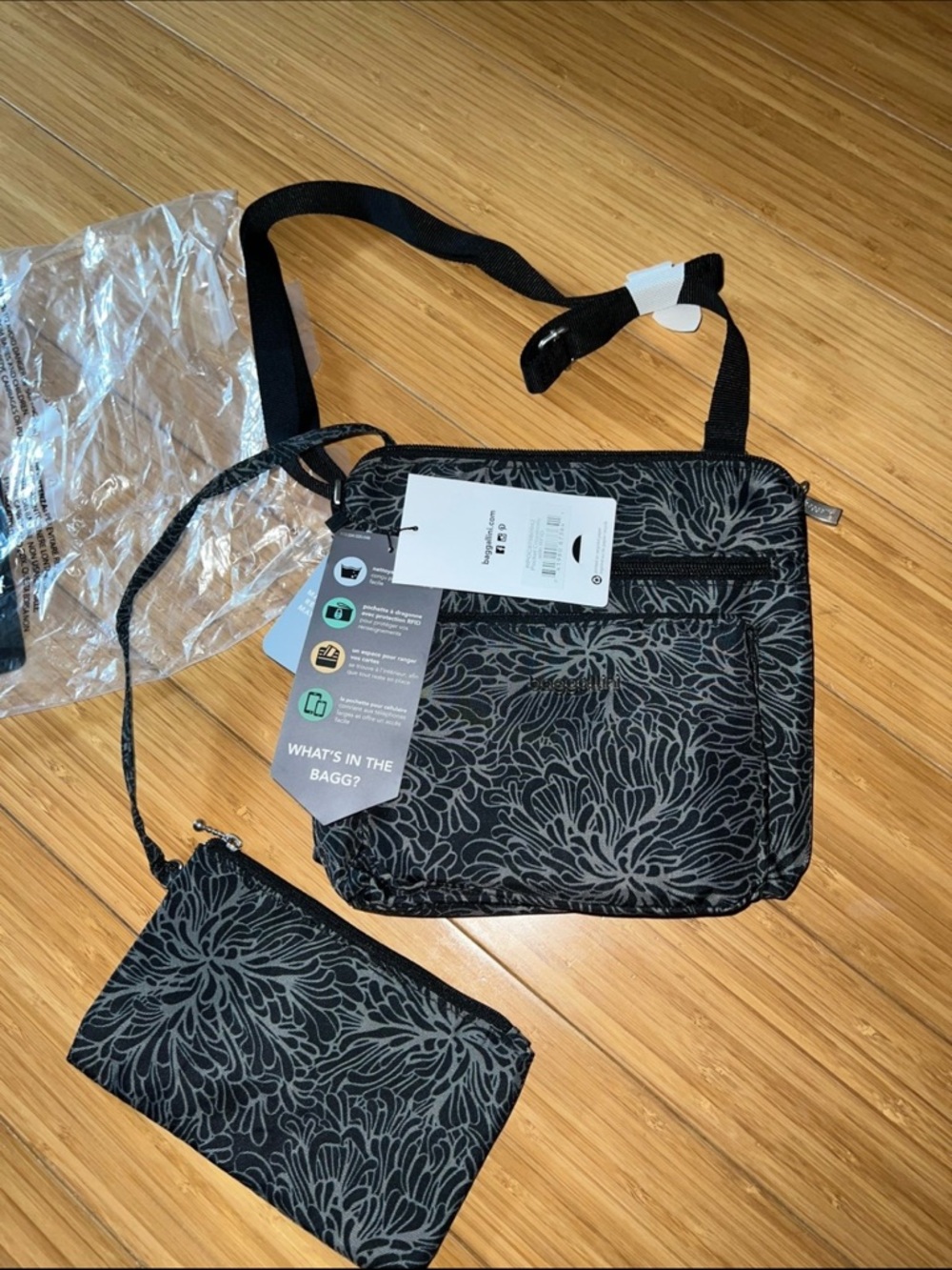 Baggallini new crossbody with rfid card holder!! Firm no offers!!!!